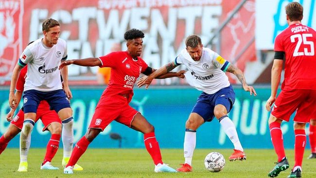 一个极具战 一个极具战